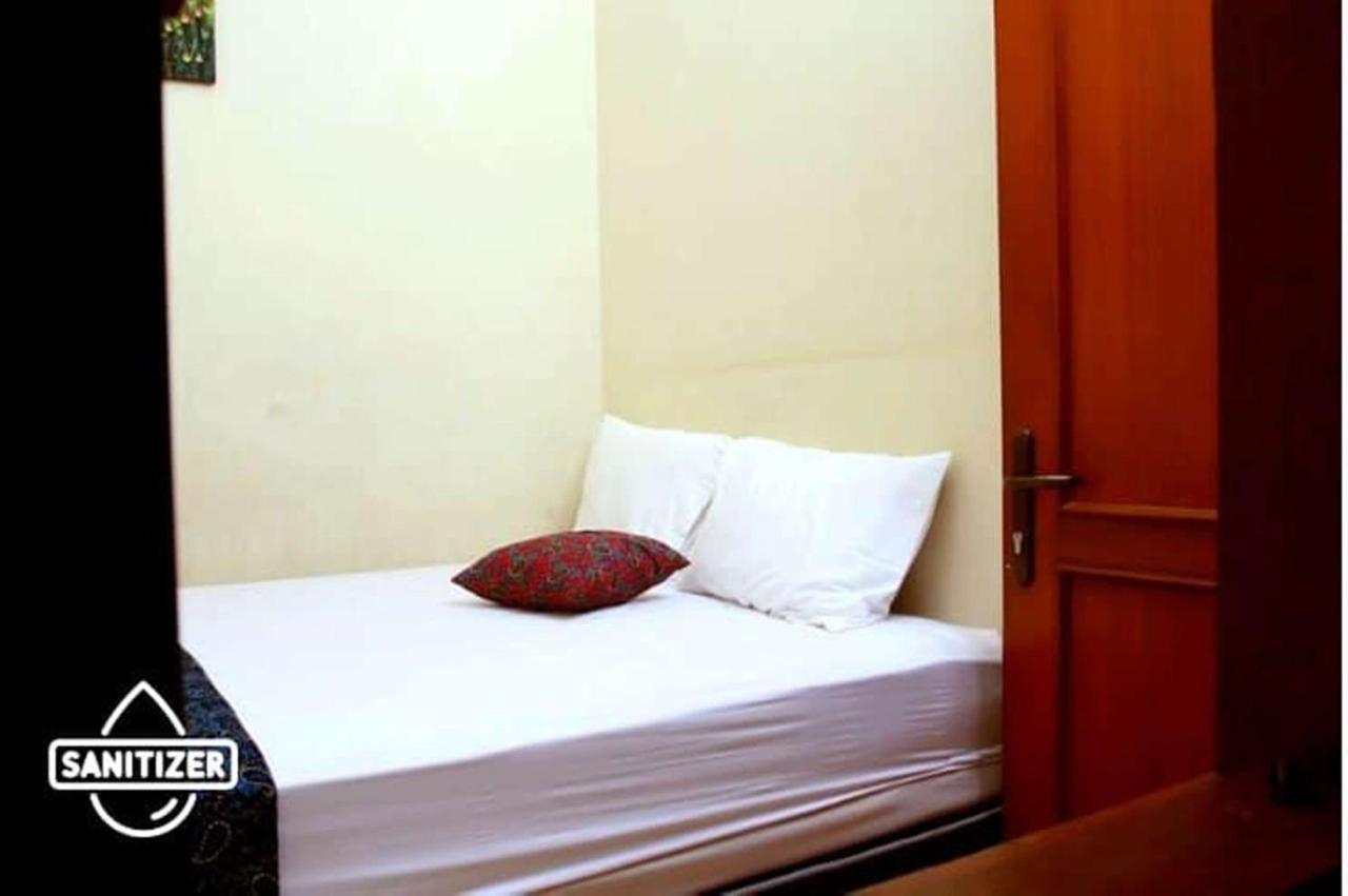 Unique Guesthouse Bandung Exterior foto